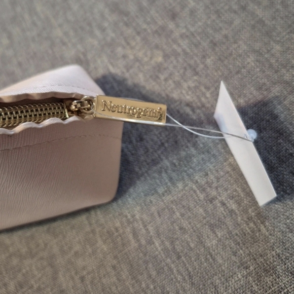 Elegant Cream Women's Clutch - Picture 3 of 7